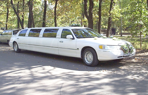 Лимузин: Lincoln Towncar ultra-streith